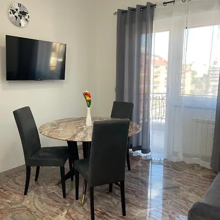 Henry Apartment *
