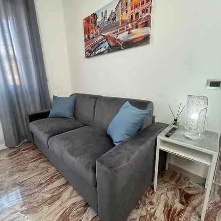 Henry Apartment *