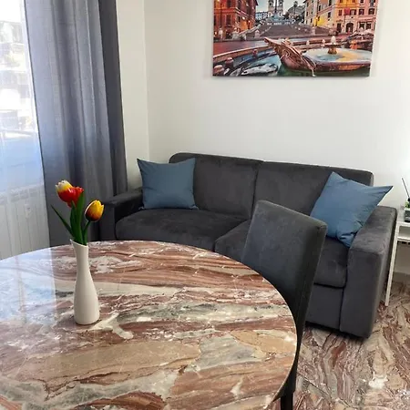 Henry Apartment *